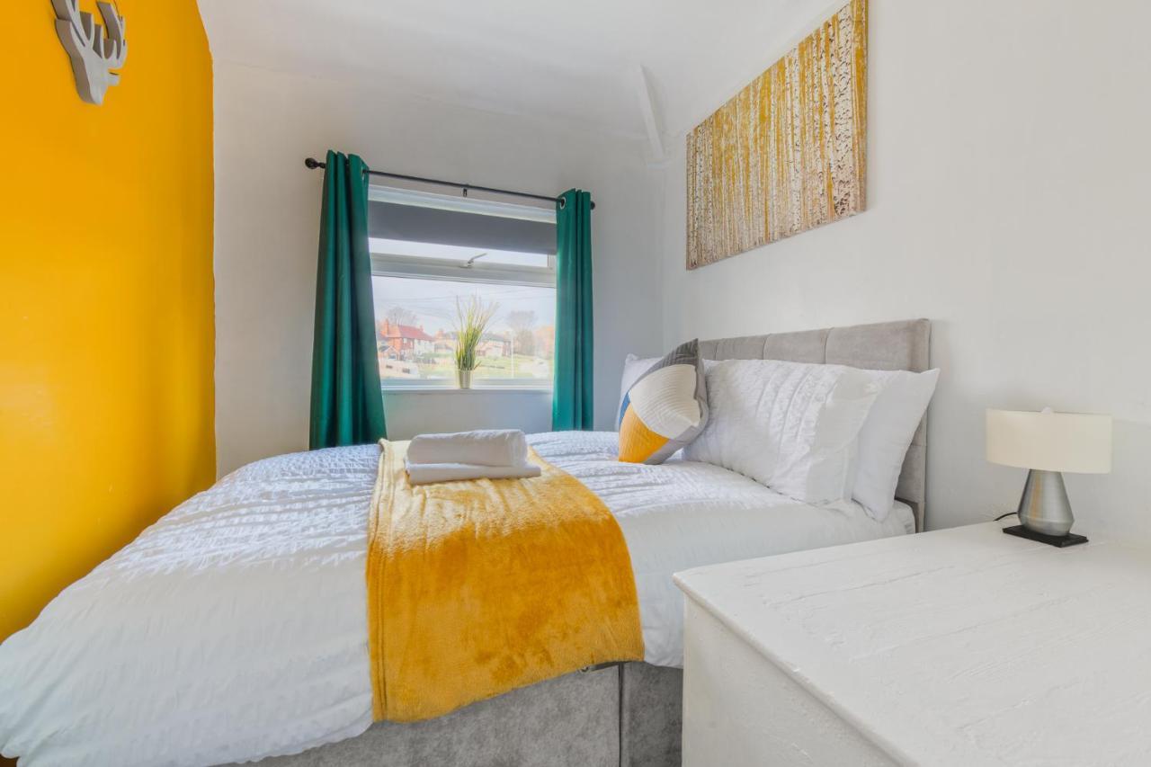 Rookwood House - Spacious Home With Free Parking - Short Stay Leeds Leeds  Bagian luar foto