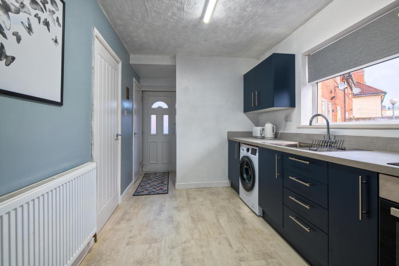 Rookwood House - Spacious Home With Free Parking - Short Stay Leeds Leeds  Bagian luar foto