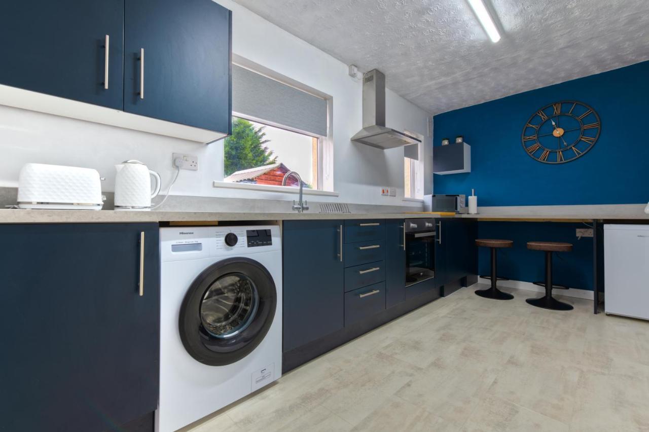 Rookwood House - Spacious Home With Free Parking - Short Stay Leeds Leeds  Bagian luar foto