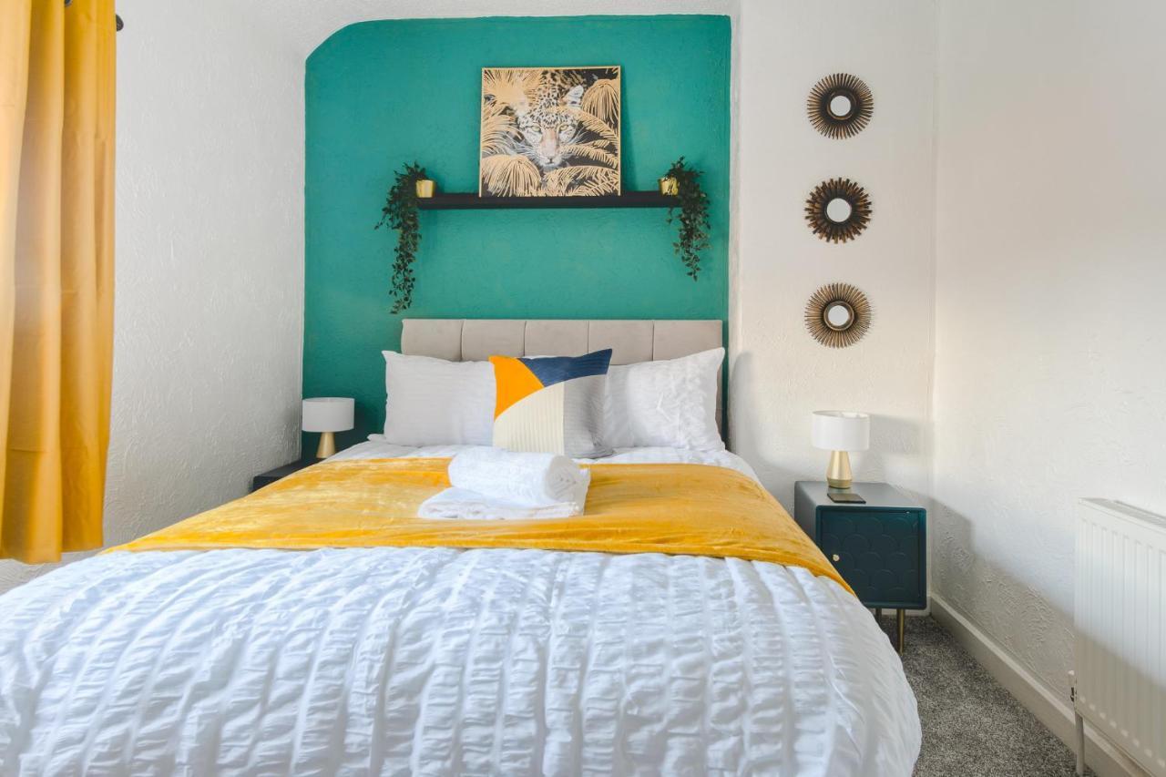 Rookwood House - Spacious Home With Free Parking - Short Stay Leeds Leeds  Bagian luar foto