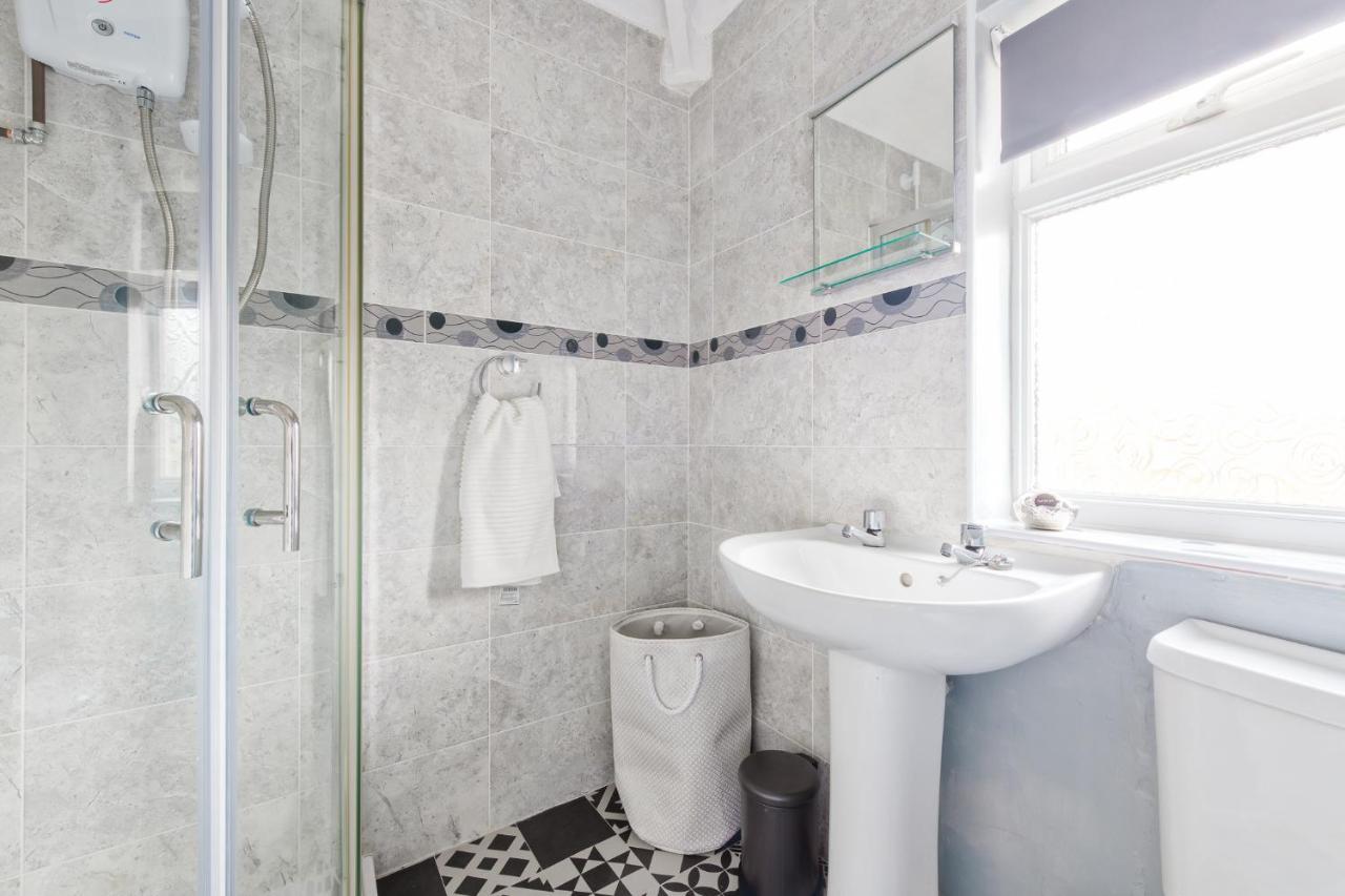 Rookwood House - Spacious Home With Free Parking - Short Stay Leeds Leeds  Bagian luar foto