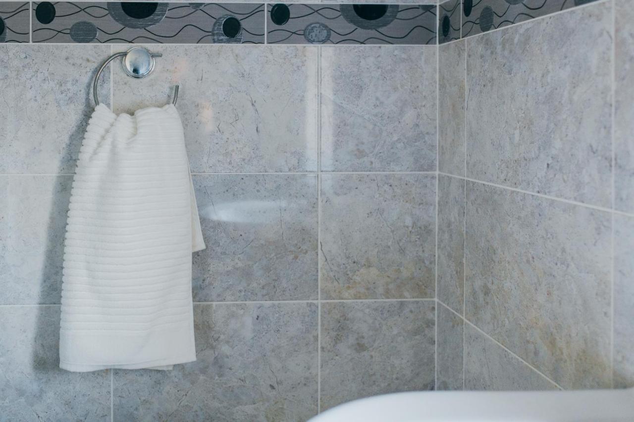 Rookwood House - Spacious Home With Free Parking - Short Stay Leeds Leeds  Bagian luar foto