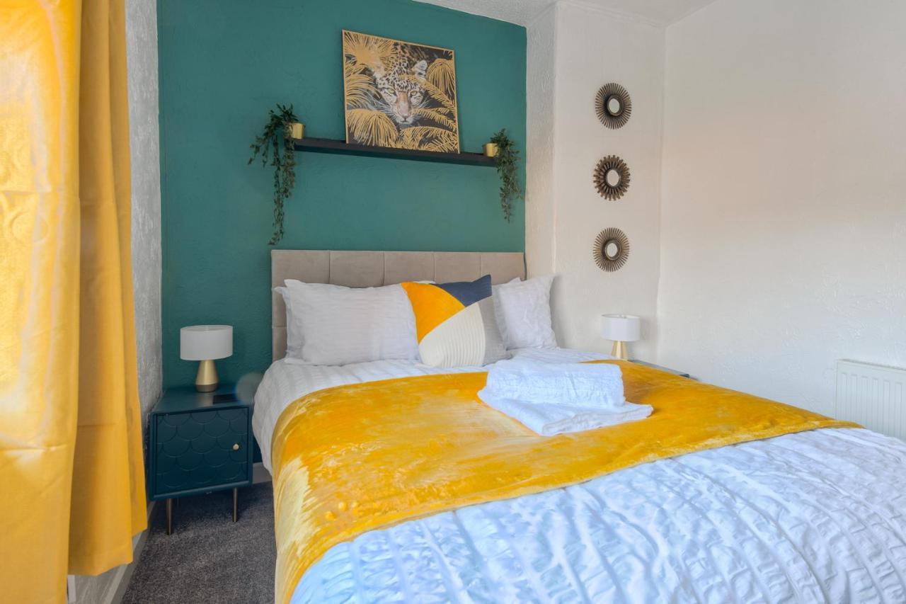Rookwood House - Spacious Home With Free Parking - Short Stay Leeds Leeds  Bagian luar foto